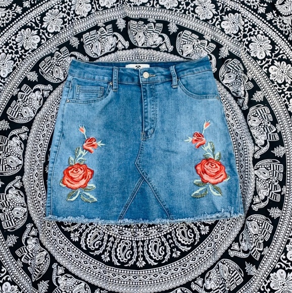 Hammer Jeans Dresses & Skirts - Hammer Jeans super cute jean skirt, size L